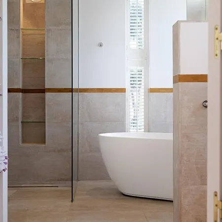 Villa Casa Del Sol By Hostlovers